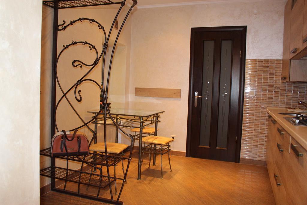 Apartment Roksolana 2 Lviv Exteriör bild